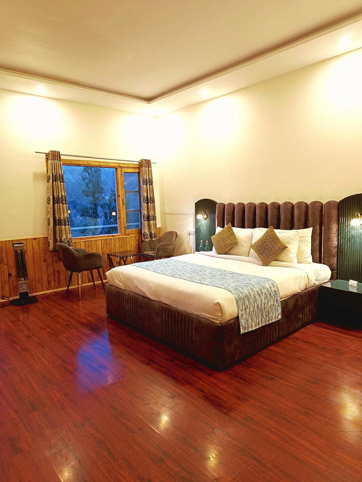 Aaroham Resort Shimla ! Luxury Cottage By Aamod Group Rum bild