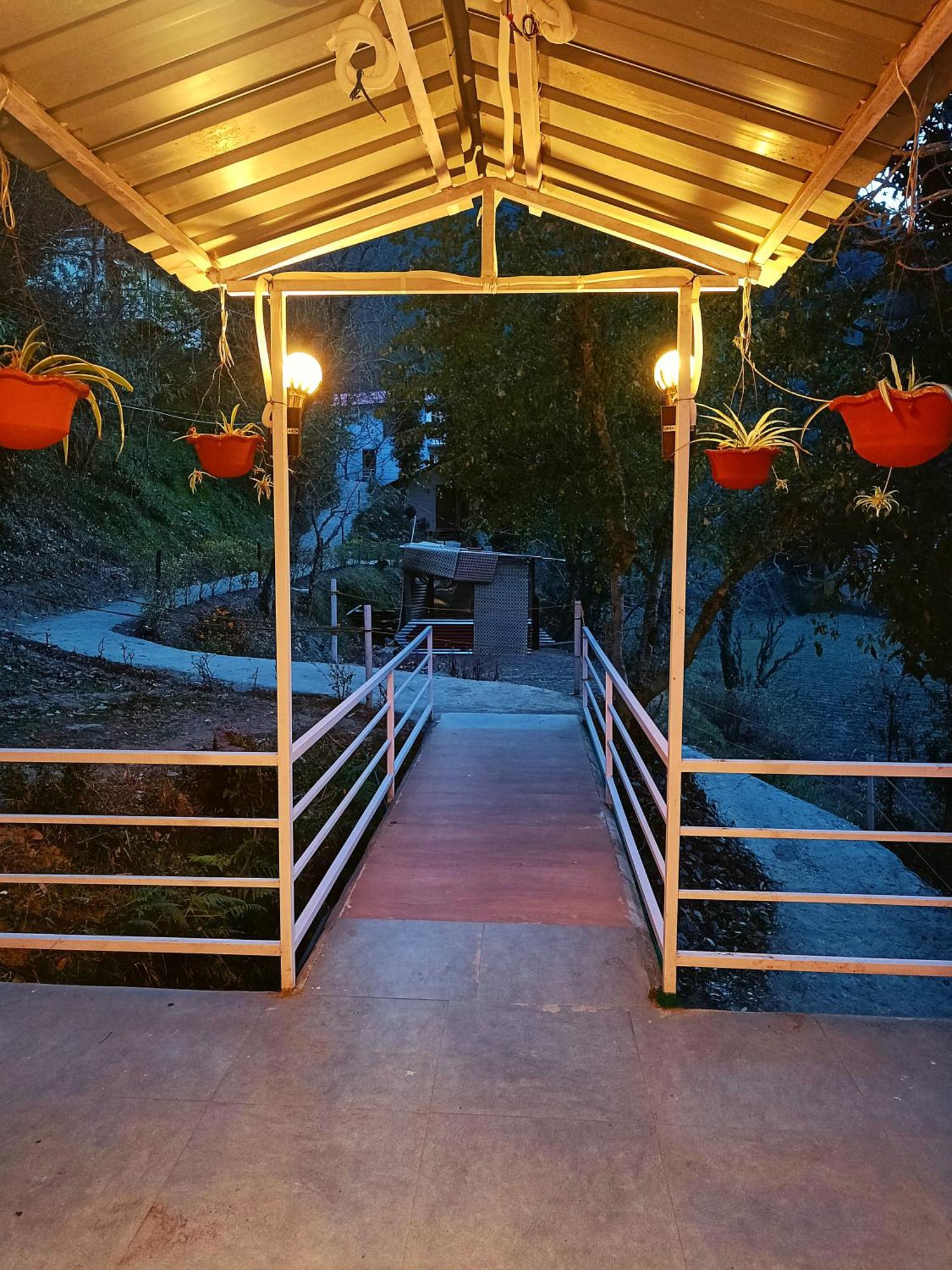 Aaroham Resort Shimla ! Luxury Cottage By Aamod Group Rum bild